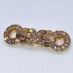 Vtg Swarovski Gold Tone Hugs & Kisses XO Design Pave Crystal Brooch 1.9”